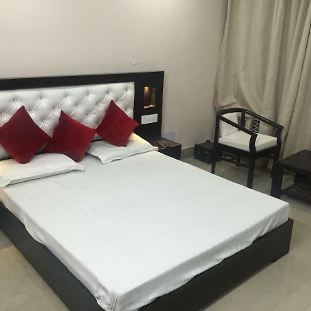 Metro Lodge Hyderabad Exterior foto